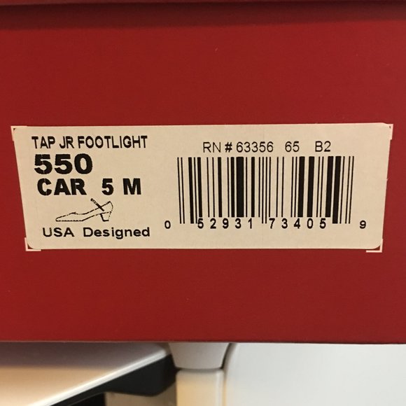 CAPEZIO "Jr. Footlight" Round Toe Mary Jane Pumps NEW IN BOX! - Picture 10 of 11